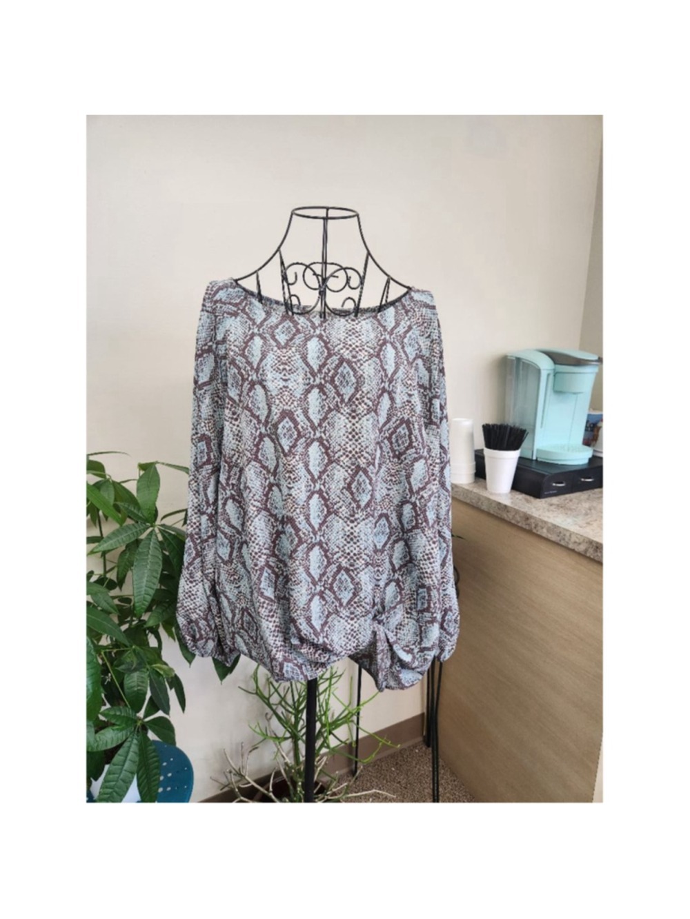 Oddy Blouse Top Size 1x Blue Brown Snake Print